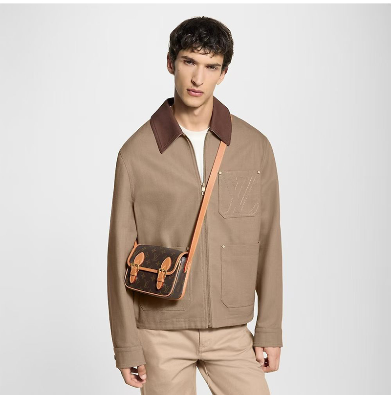 [스페셜오더]LOUIS VUITTON-M26805 루이비통 모노그램 사첼 웨어러블 월릿 남녀공용