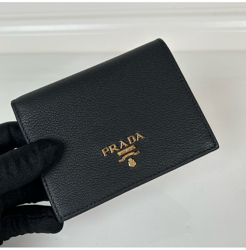 [스페셜오더]PRADA-1M0204 프라다 송아지가죽  메탈 로고 카드 지갑 블랙 