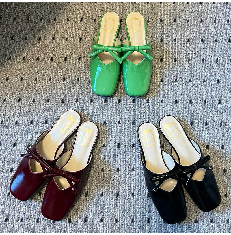 DIOR-3SO306 디올 26SS 봄-여름 시즌 런웨이 스퀘어 토 리본 뮬 플랫 슈즈